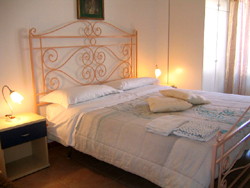 Double bedroom of the Papavero apartment