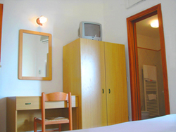 Apartment in Positano: The writing-table with the wardrobe and the TV Colour in the bedroom of Ludovica Type A Apartment in Positano