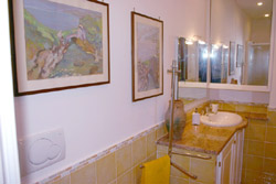 The bathroom of Isotta apartment at Sorrento