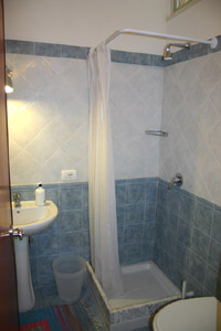 Suite in Sorrento: Bathroom with shower of Margherita Suite in Sorrento