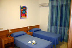 Sorrento House: The Bedroom with two single beds of Mamma's House in Sorrento
