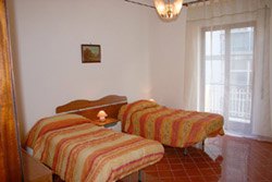 Sorrento Apartment: Bedroom with twin beds of Rachele Apartment in Sorrento
