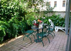 Courtyard of Parco Verde Apartment in Sorrento