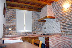 Lodging in Sorrento: Kitchen-corner with the counter in bricks of Nina Lodging in Sorrento