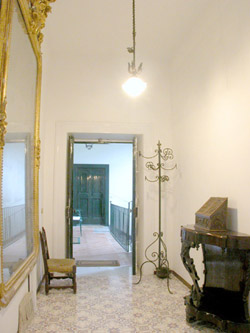 Corridor of Emilia apartment in Sorrento centre