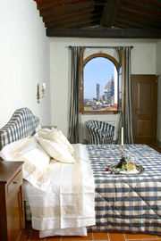 House in Florence Centre: Double bedroom of Lorenzo il Magnifico House with splendid view over Florence