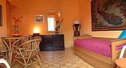Rome Lodging: Other view of the living room of Filiberto Lodging