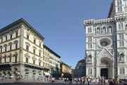 Florence Accommodation: The faade of Palazzo Gamba Accommodation beside the Cathedral of Florence