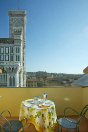 Florence Accommodation: Balcony with table and chairs of Palazzo Gamba Accommodation in Florence, with beautyful view at the Cathedral