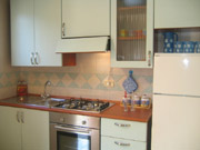 The small but practical kitchen of the Bucaneve apartment
