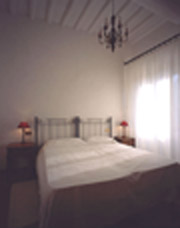 Double bedroom of Porta San Matteo apartment in San Gimignano