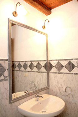 Florence Centre Accommodation: Bathroom of Tafi Accommodation