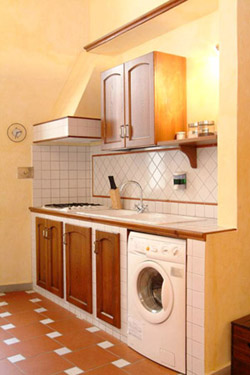 Florence Centre Accommodation: Kitchen with washing machine of Tafi Accommodation