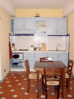 Apartment in Florence: Kitchen with table of Donato Apartment
