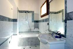 Tuscany Florence Lodging: Bathroom of Lippi Lodging