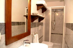 Guest House Rental Florence: Bathroom of Botticelli Guest House