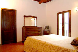 Florence Dwelling for Rent: Double Bedroom of Latini Dwelling