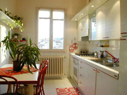 Accommodation Florence: Kitchen with table of Filarete Accommodation