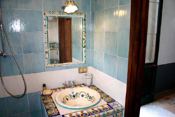 Sorrento Suite: Bathroom with ancient Majolica tiles of Suite Alimuri in Sorrento